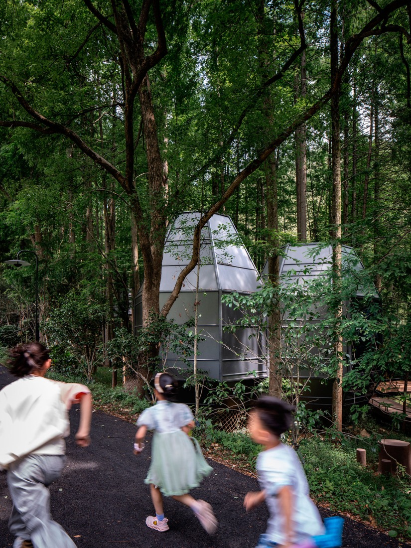 Dongmingshan Senyu Hotel by GLA Architects. Photography by Chen Xi Studio.