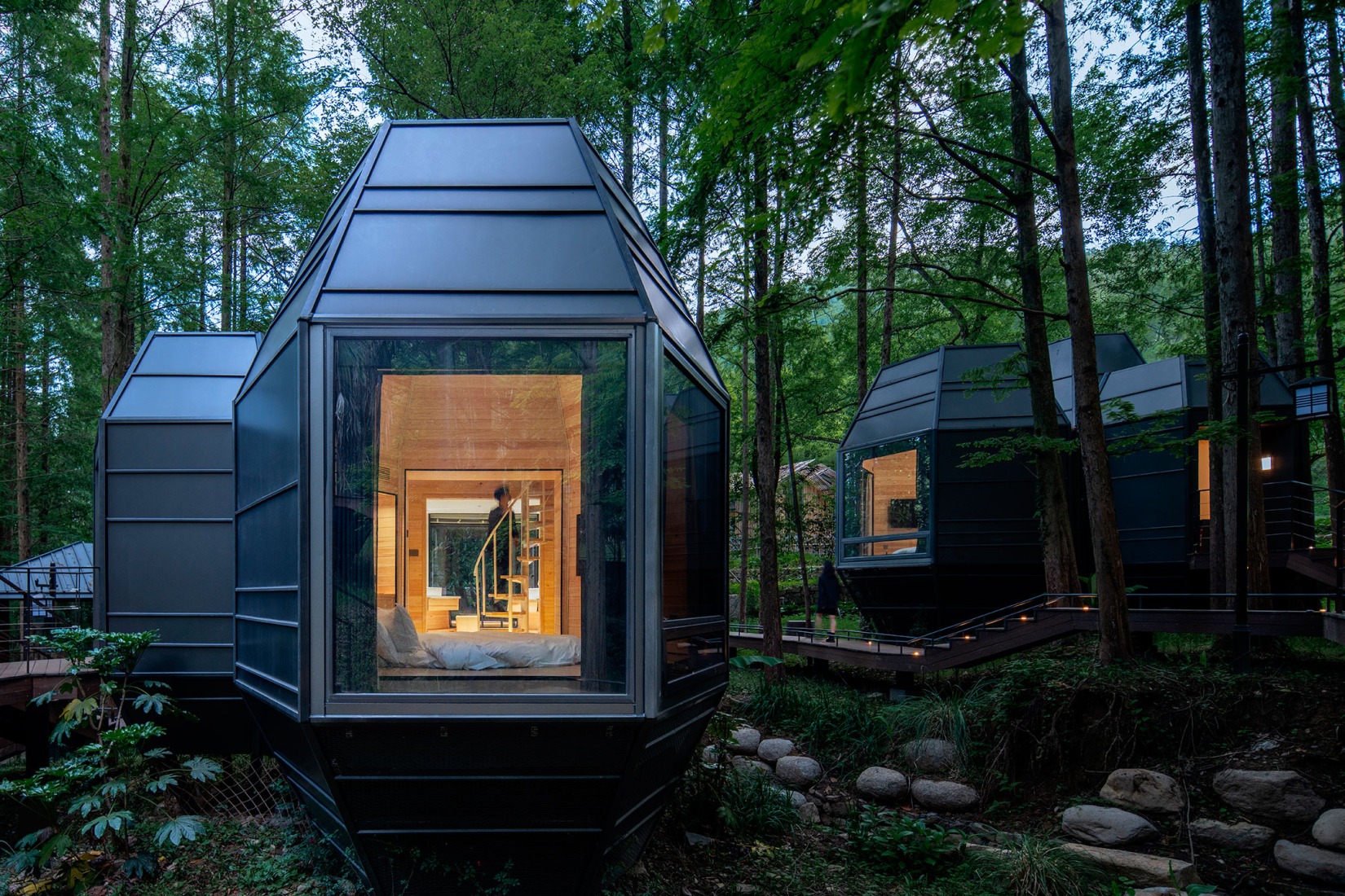 Dongmingshan Senyu Hotel by GLA Architects. Photography by Chen Xi Studio.