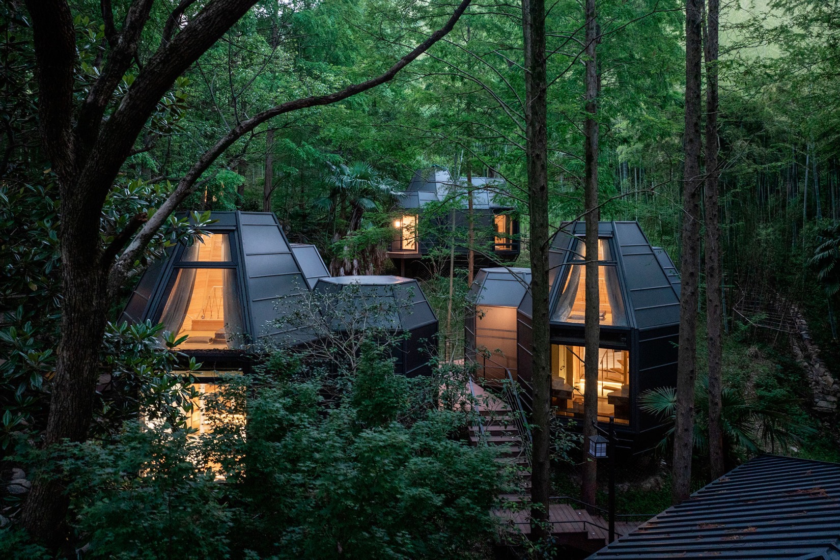 Dongmingshan Senyu Hotel by GLA Architects. Photography by Chen Xi Studio.