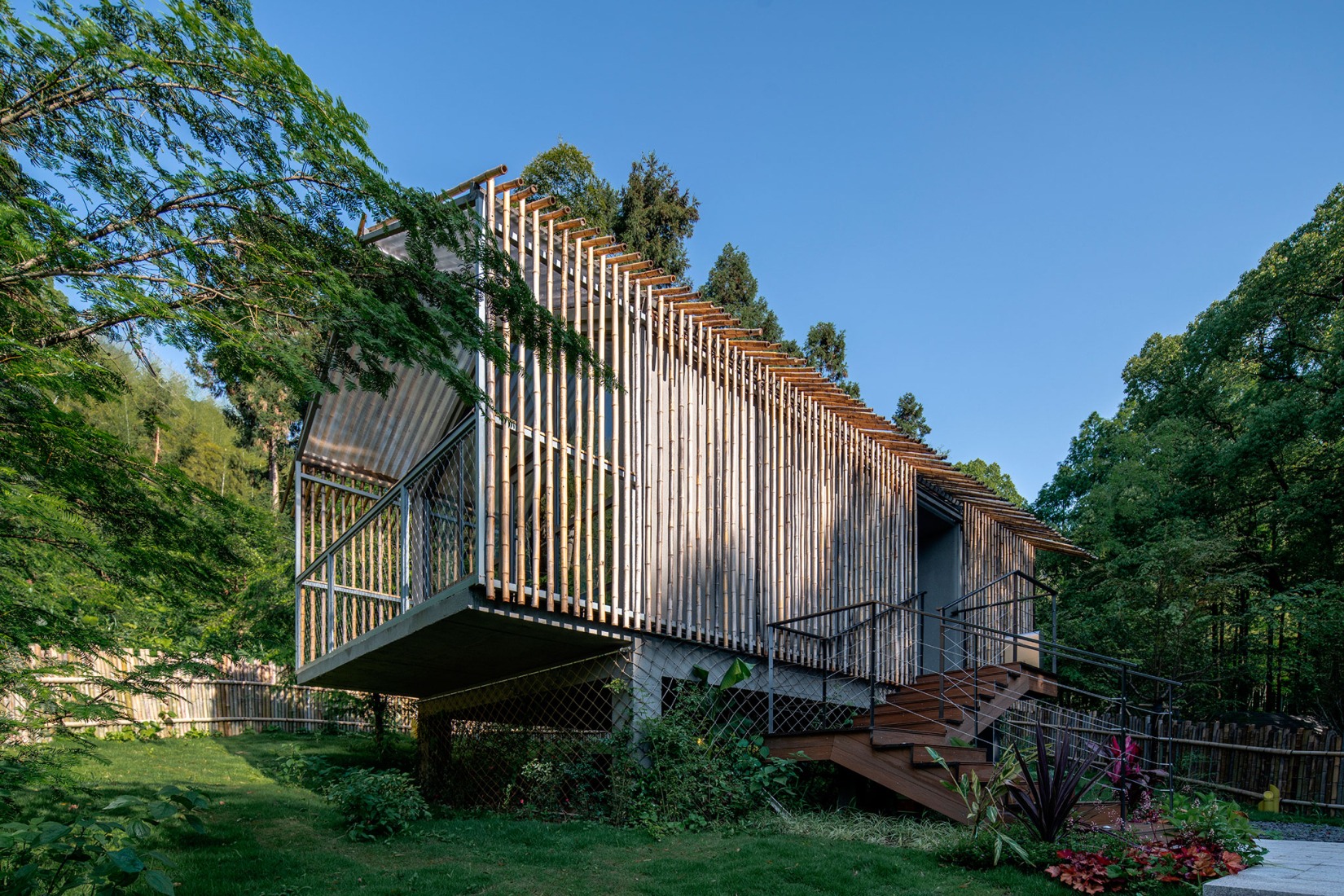 Dongmingshan Senyu Hotel by GLA Architects. Photography by Chen Xi Studio.