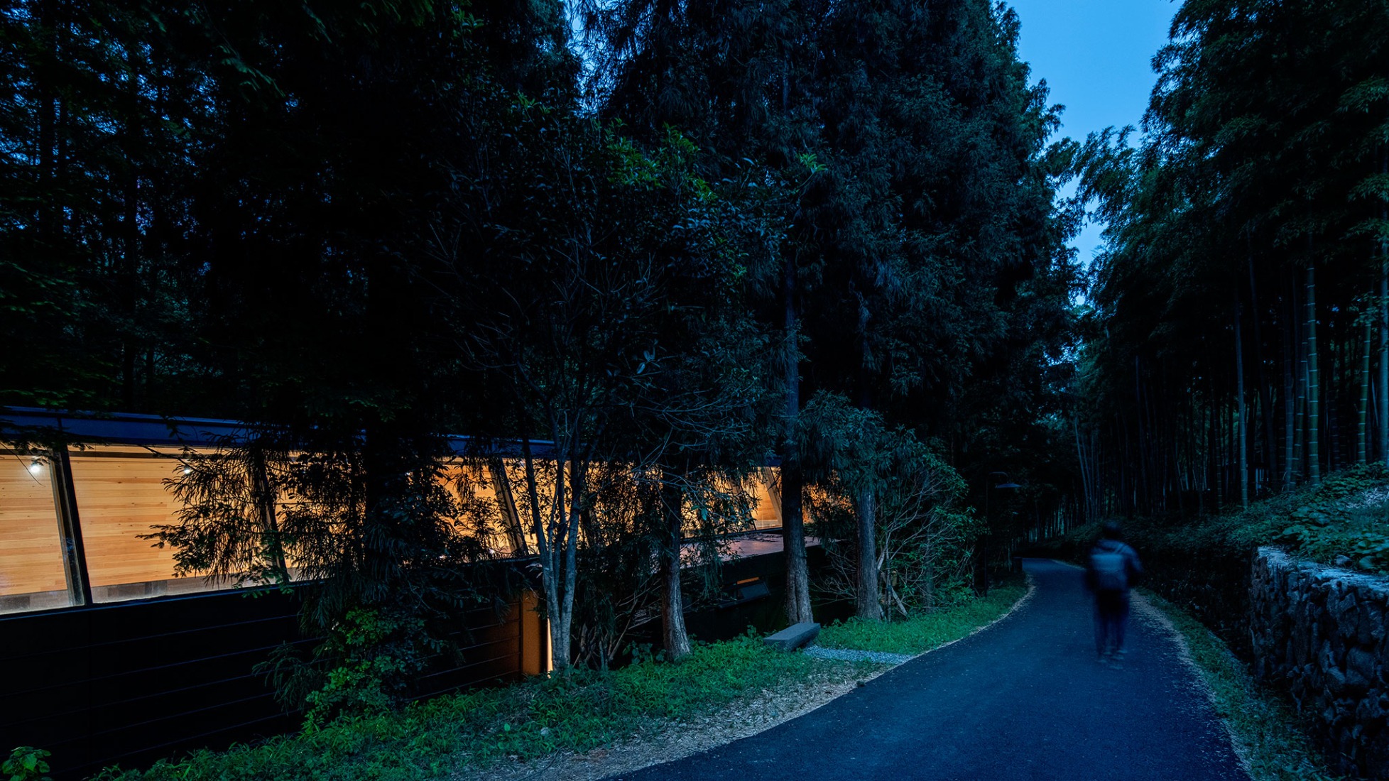 Dongmingshan Senyu Hotel by GLA Architects. Photography by Chen Xi Studio.