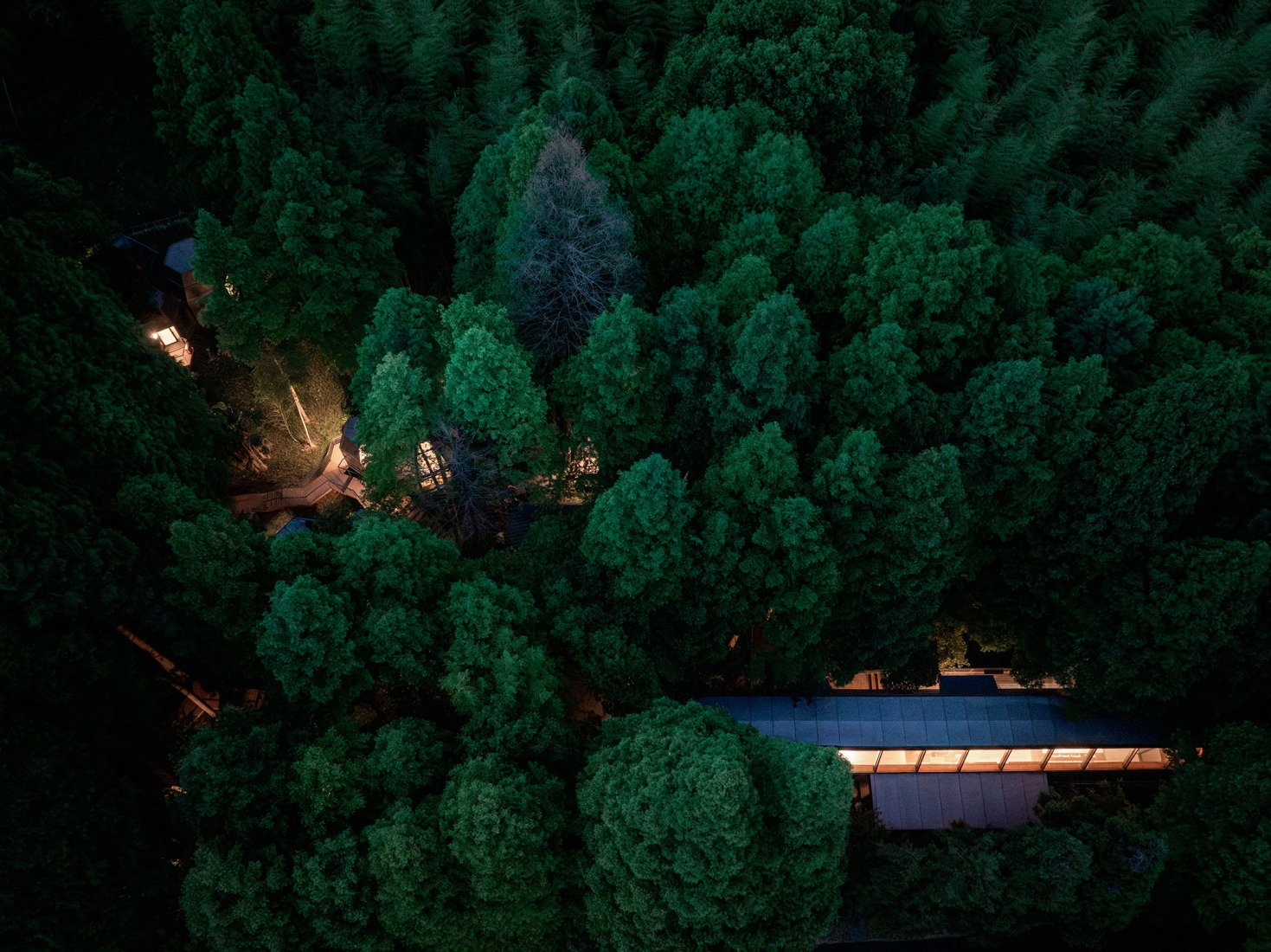 Dongmingshan Senyu Hotel by GLA Architects. Photography by Chen Xi Studio.