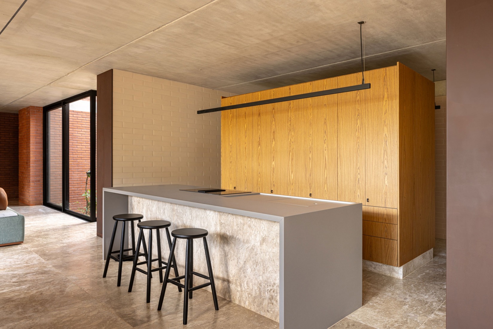 7 Trees House by Hersen Mendes Arquitetura. Photograph by Joana França.