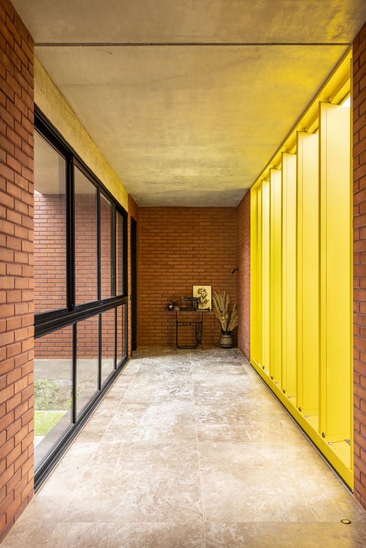 7 Trees House by Hersen Mendes Arquitetura. Photograph by Joana França.