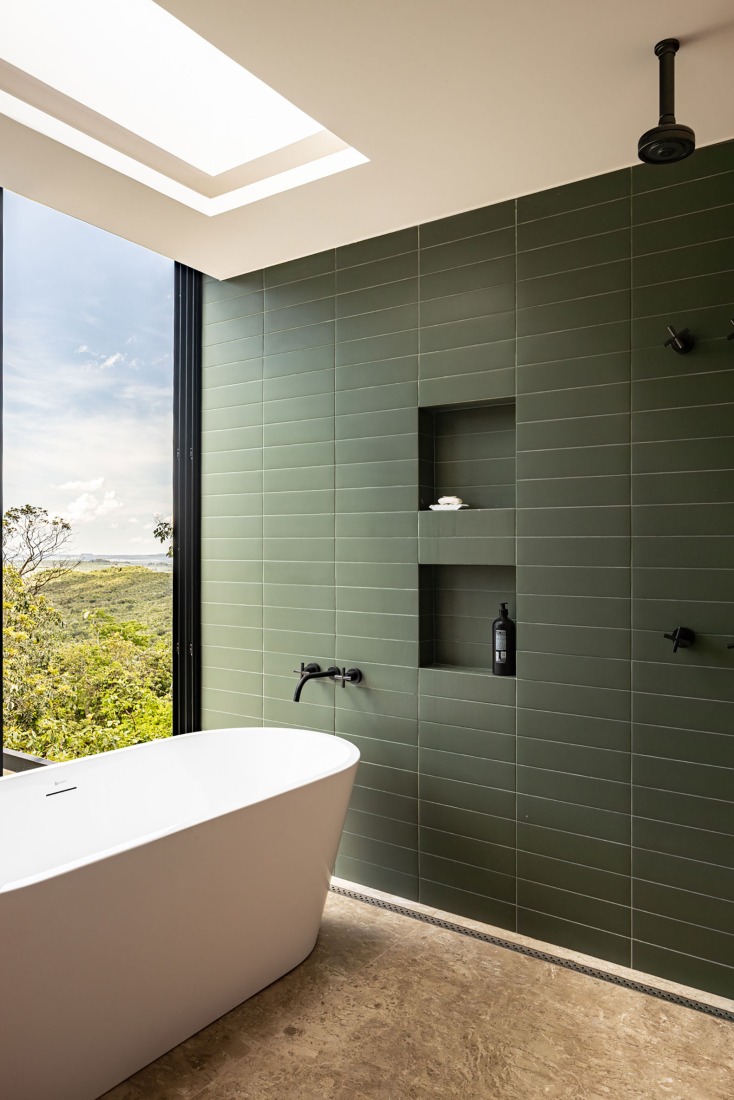 7 Trees House by Hersen Mendes Arquitetura. Photograph by Joana França.