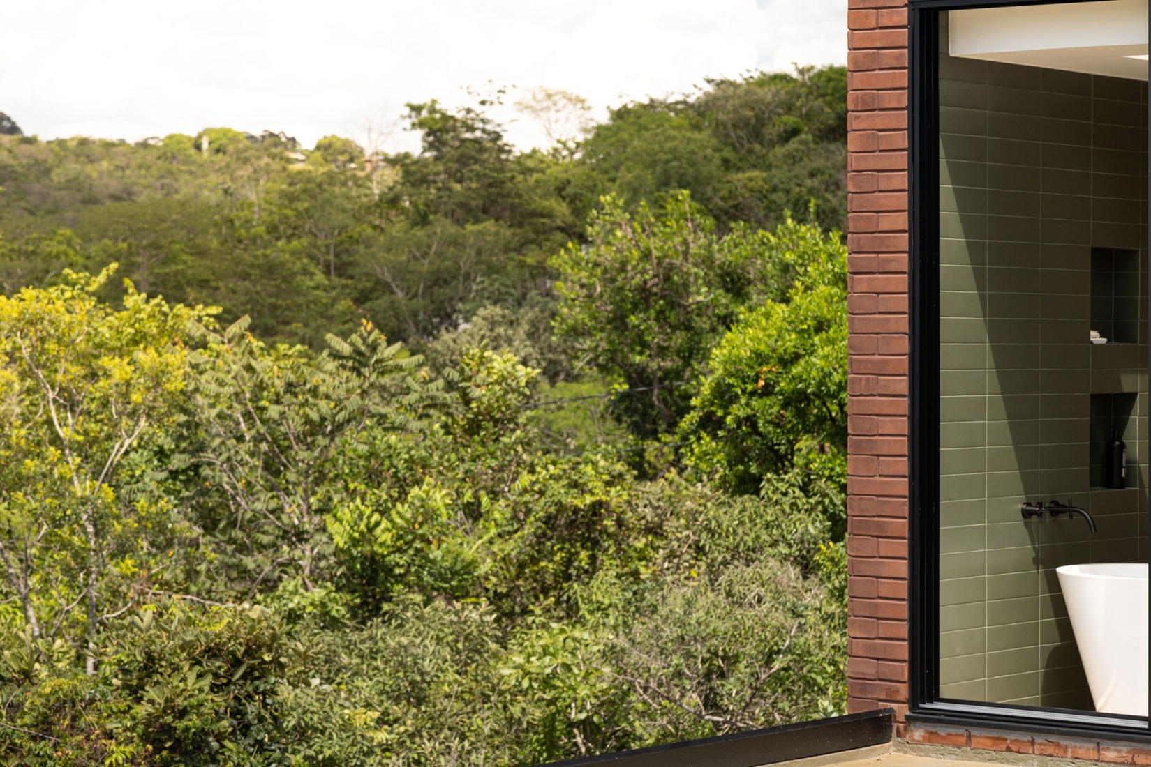7 Trees House by Hersen Mendes Arquitetura. Photograph by Joana França.