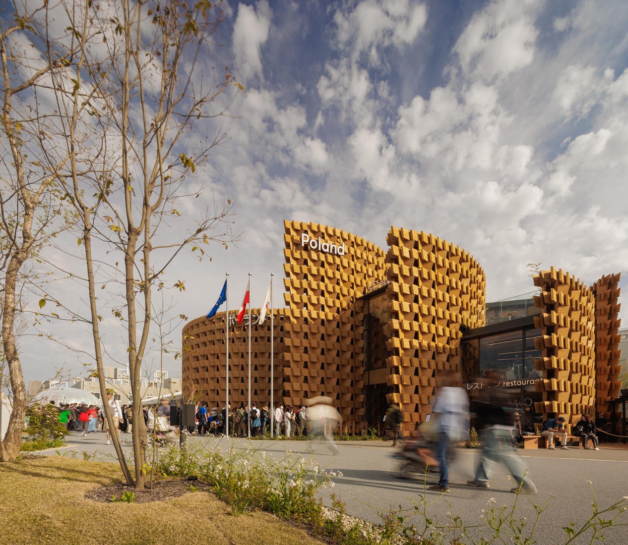 Pabellón de Polonia Expo Osaka 2025 por Interplay architects + Komy studio.  Fotografía por Fernando Guerra.