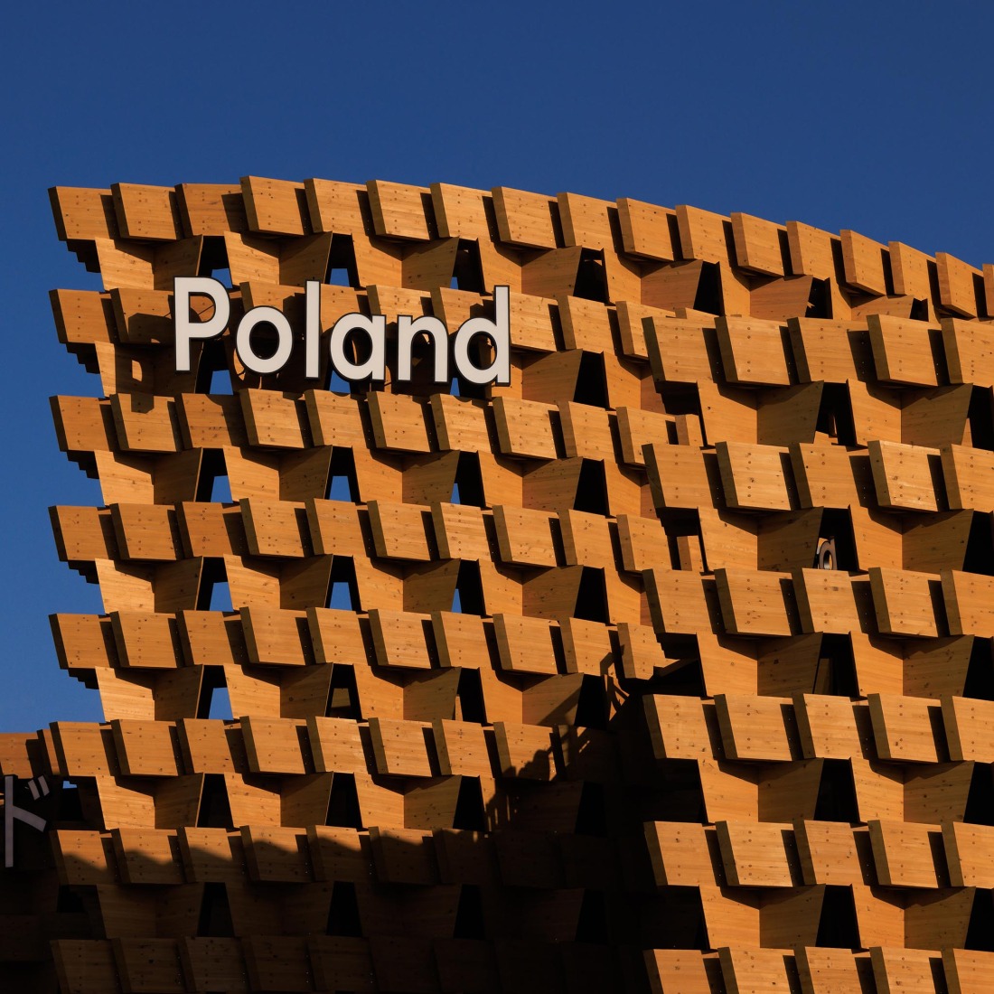 Pabellón de Polonia Expo Osaka 2025 por Interplay architects + Komy studio.  Fotografía por Fernando Guerra.
