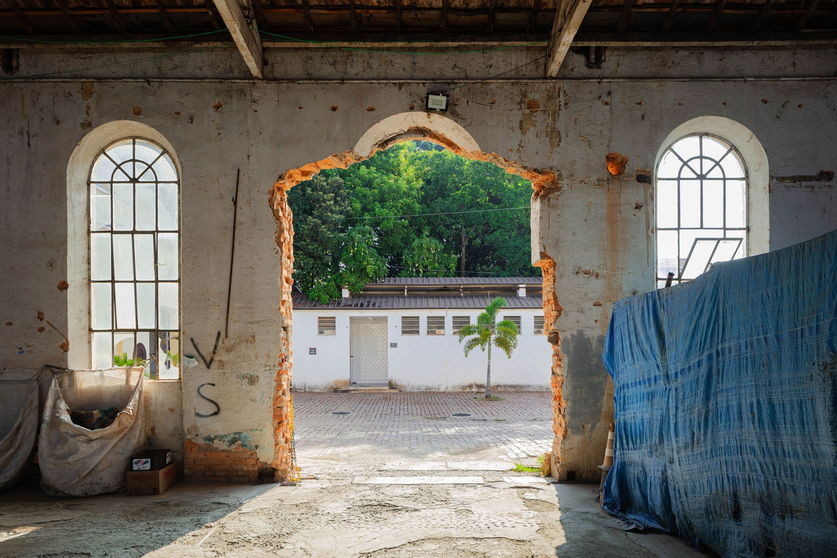 Interior view of the Building A, still untouched. Fábrica de Arte Marcos Amaro (FAMA) by KAAN. Photograph by Sebastian van Damme.