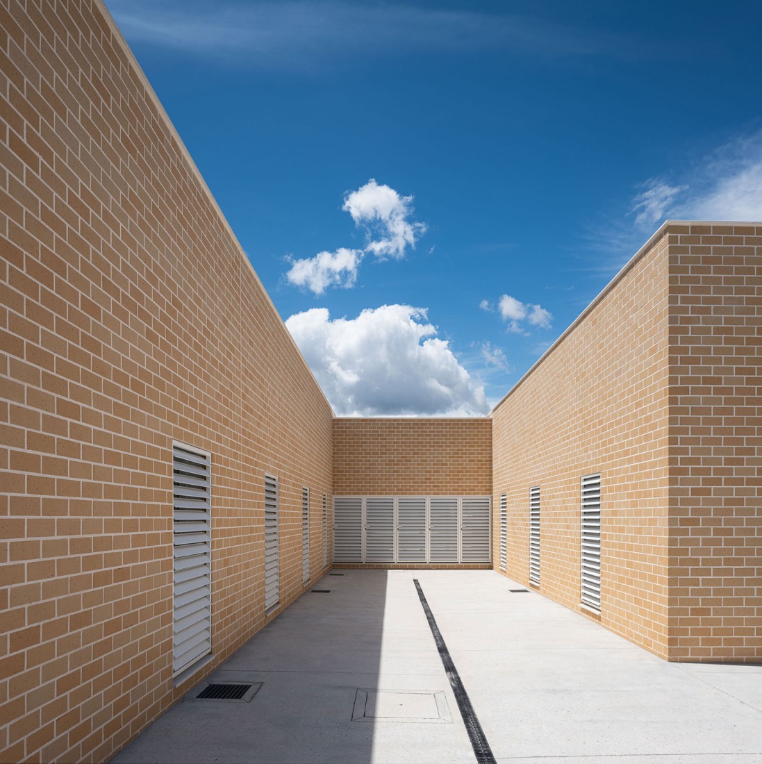 Ampliación del Centro de Salud de La Carihuela por MarinaUno. Fotografía por Fernando Alda.
