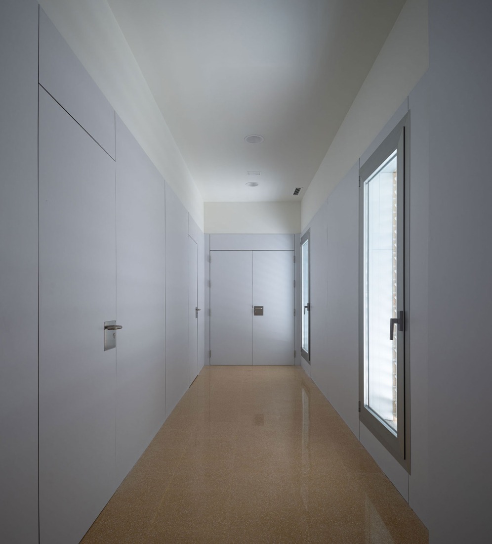 Ampliación del Centro de Salud de La Carihuela por MarinaUno. Fotografía por Fernando Alda.