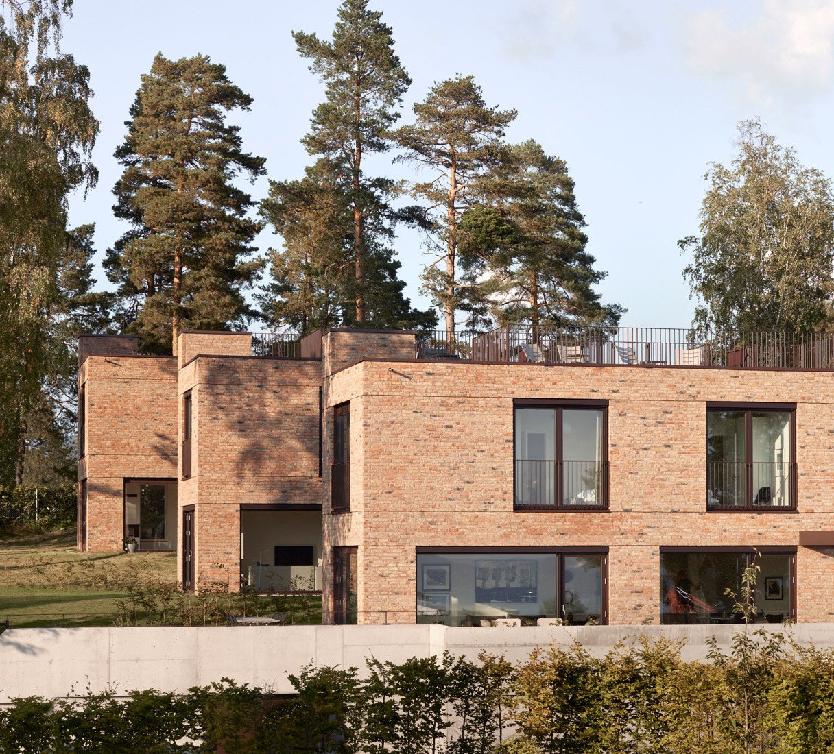 Casas patio en Ullerntoppen, fase 2 por R21 Arkitekter. Fotografía por Mariela Apollonio.