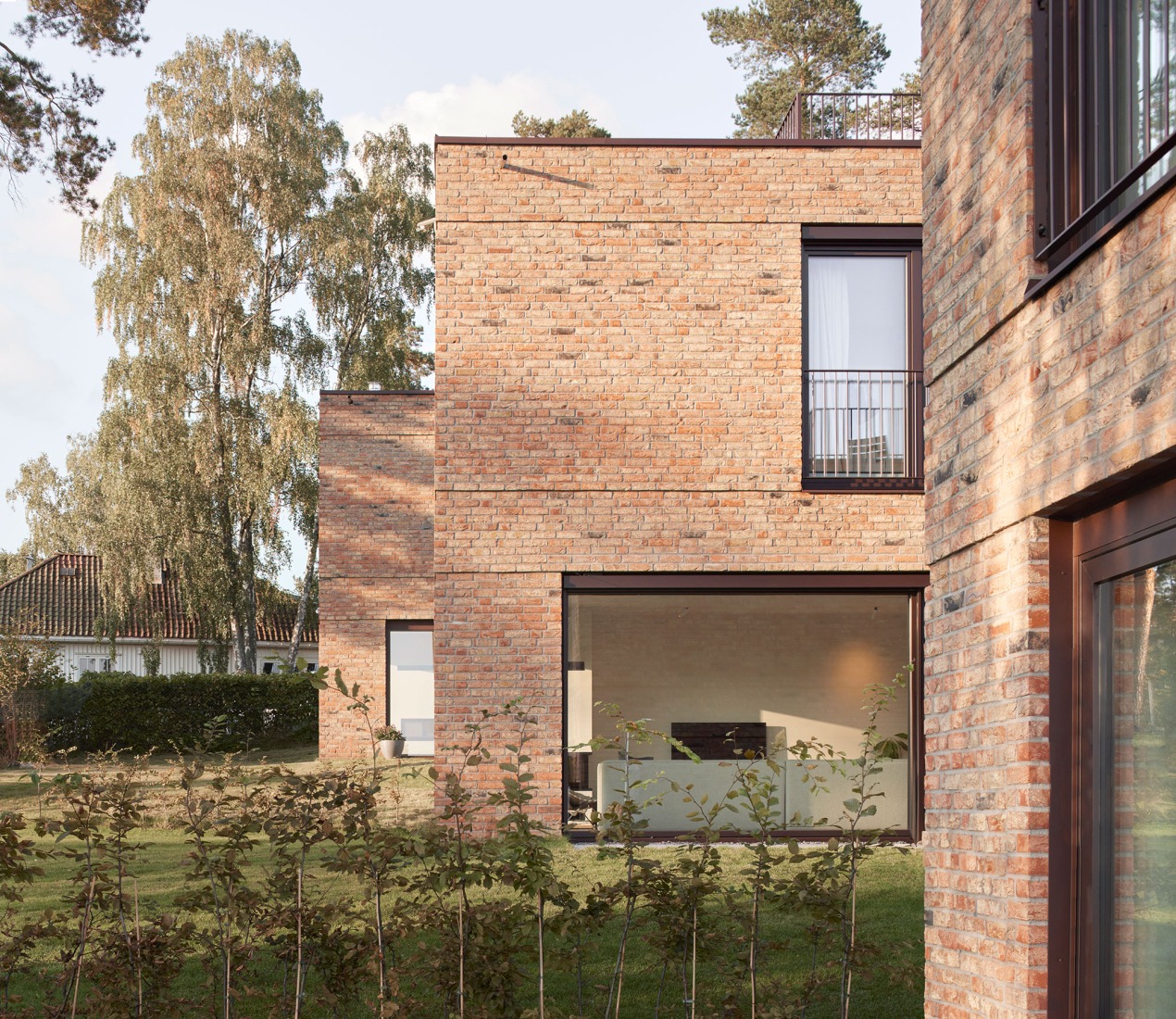 Casas patio en Ullerntoppen, fase 2 por R21 Arkitekter. Fotografía por Mariela Apollonio.