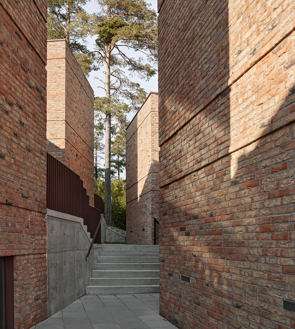 Casas patio en Ullerntoppen, fase 2 por R21 Arkitekter. Fotografía por Mariela Apollonio.