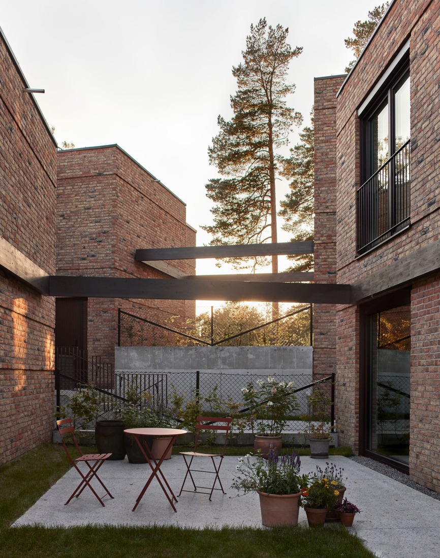 Casas patio en Ullerntoppen, fase 2 por R21 Arkitekter. Fotografía por Mariela Apollonio.