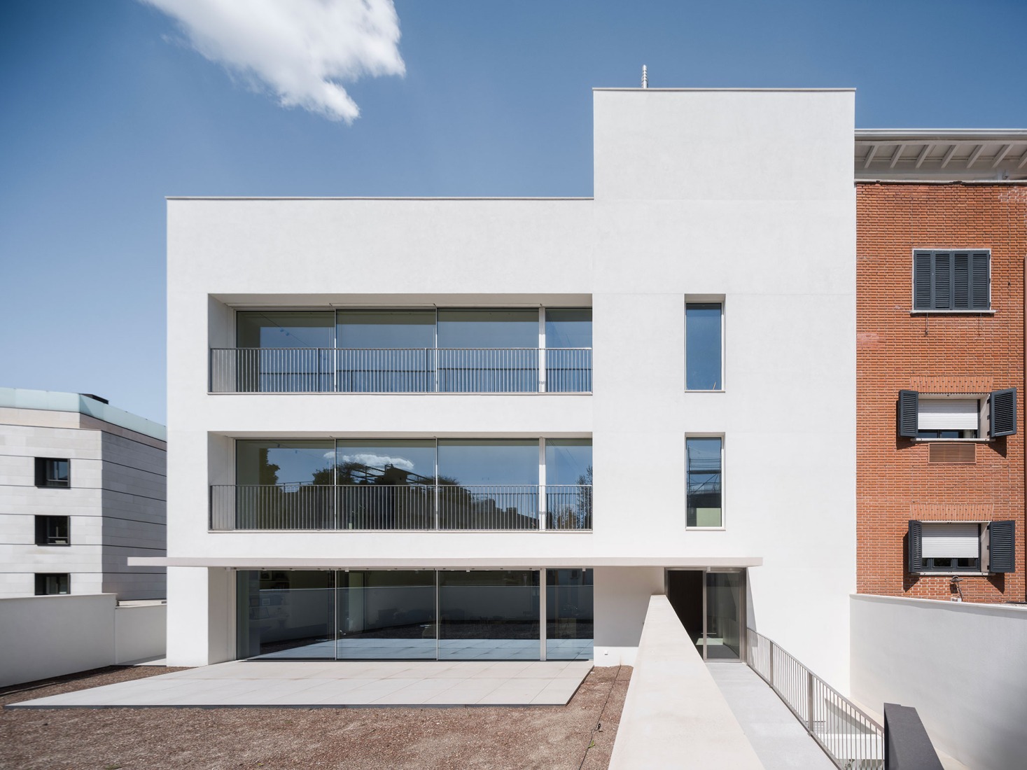 Three dwellings in the Colonia El Viso by Riaño Arquitectos, GCA Architects. Photograph by Imagen Subliminal.