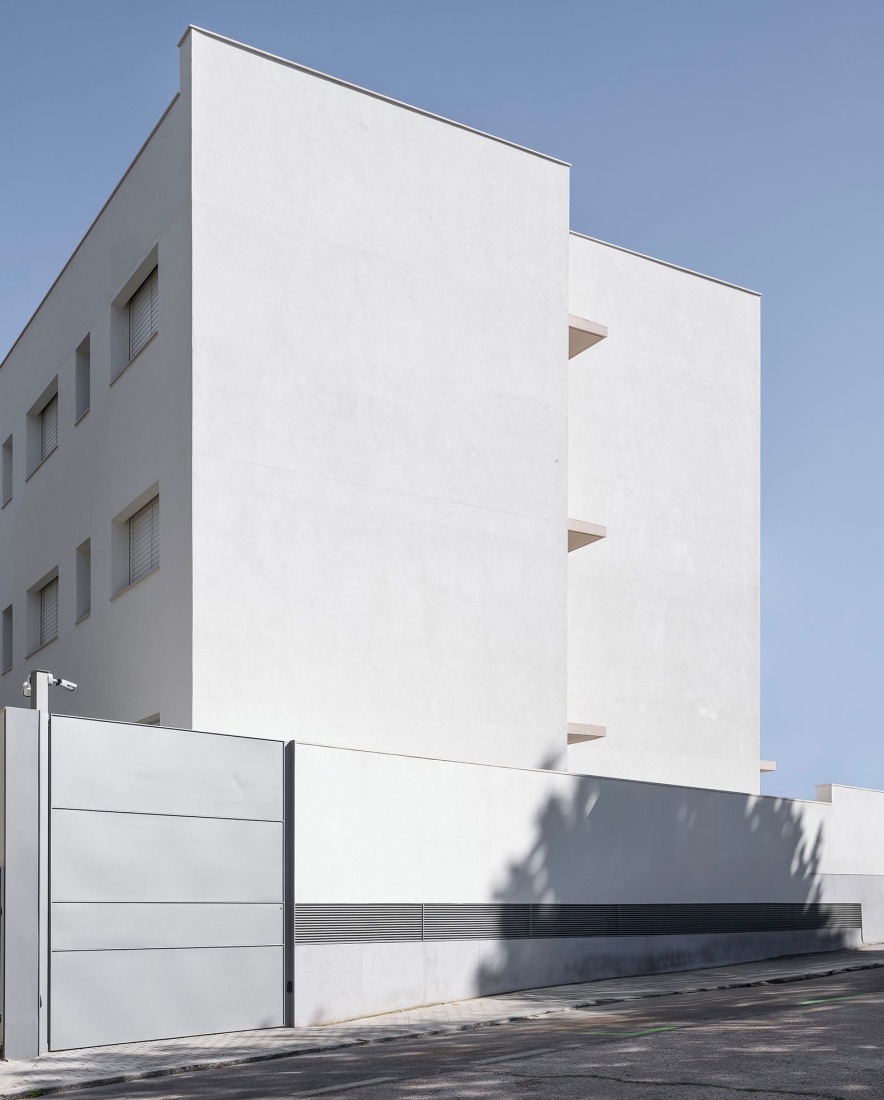 Three dwellings in the Colonia El Viso by Riaño Arquitectos, GCA Architects. Photograph by Imagen Subliminal.