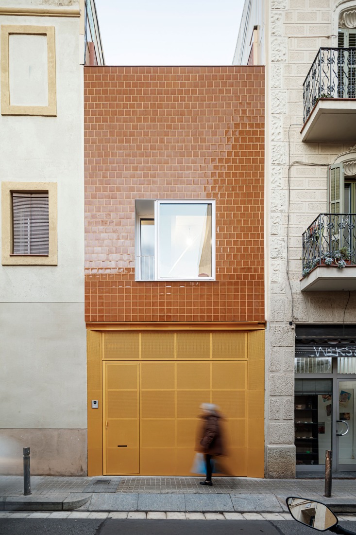 Casa Mireia y Toni (y Joan y Laia) por vora + Toni Riba. Fotografía por Adrià Goula.