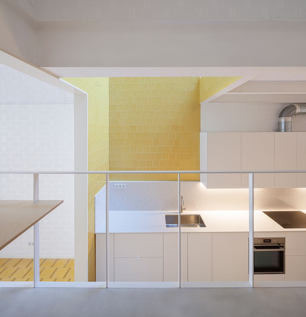 Casa Mireia y Toni (y Joan y Laia) por vora + Toni Riba. Fotografía por Adrià Goula.