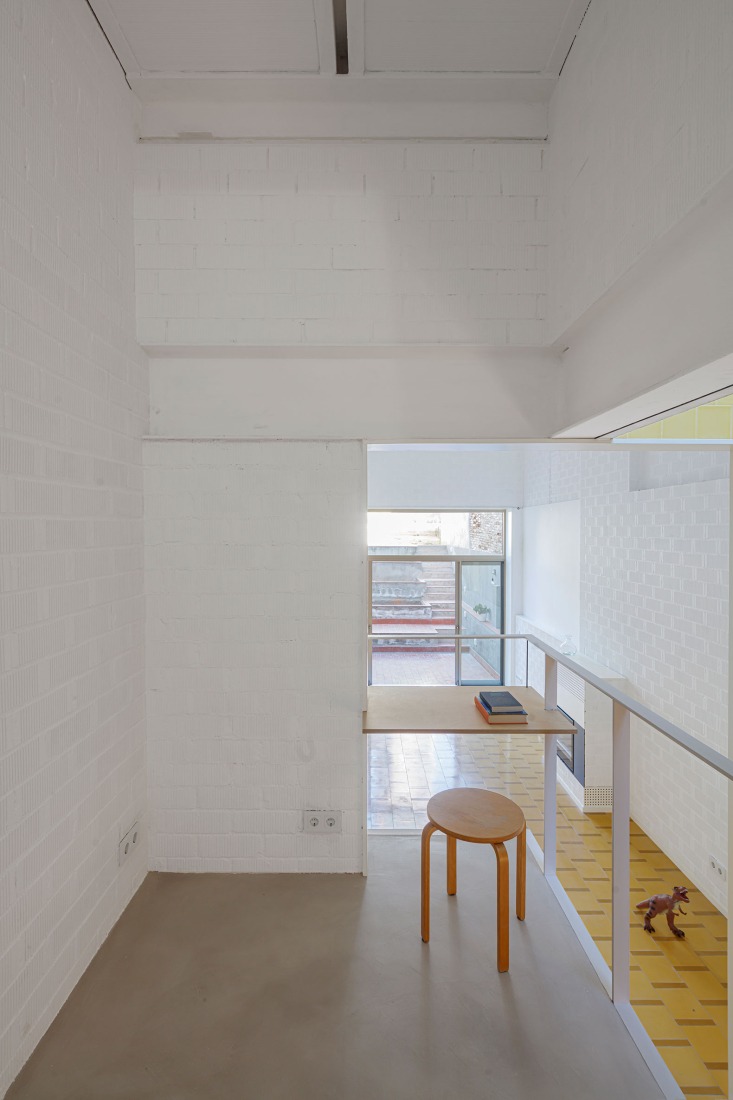 Casa Mireia y Toni (y Joan y Laia) por vora + Toni Riba. Fotografía por Adrià Goula.