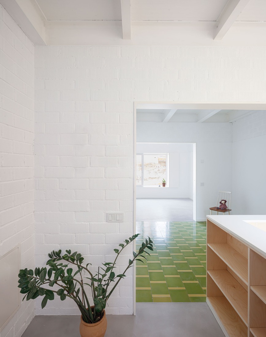 Casa Mireia y Toni (y Joan y Laia) por vora + Toni Riba. Fotografía por Adrià Goula.
