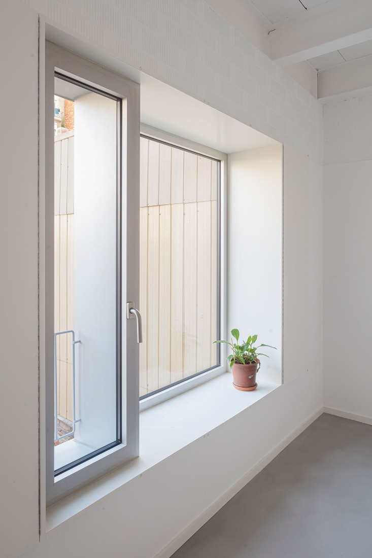 Casa Mireia y Toni (y Joan y Laia) por vora + Toni Riba. Fotografía por Adrià Goula.