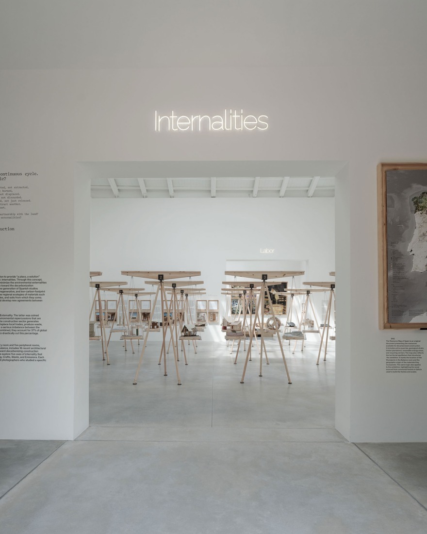 «Internalities: Architectures for Territorial Equilibrium» por Roi Salgueiro y Manuel Bouzas. Fotografía por Luis Diaz Diaz.