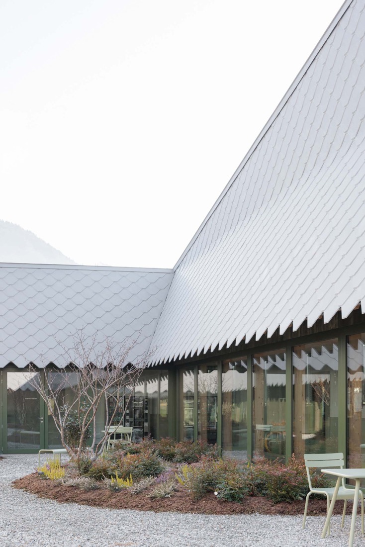 School of music, dance and theater by LINK architectes + DLD architectes. Photograph by Salem Mostefaoui.