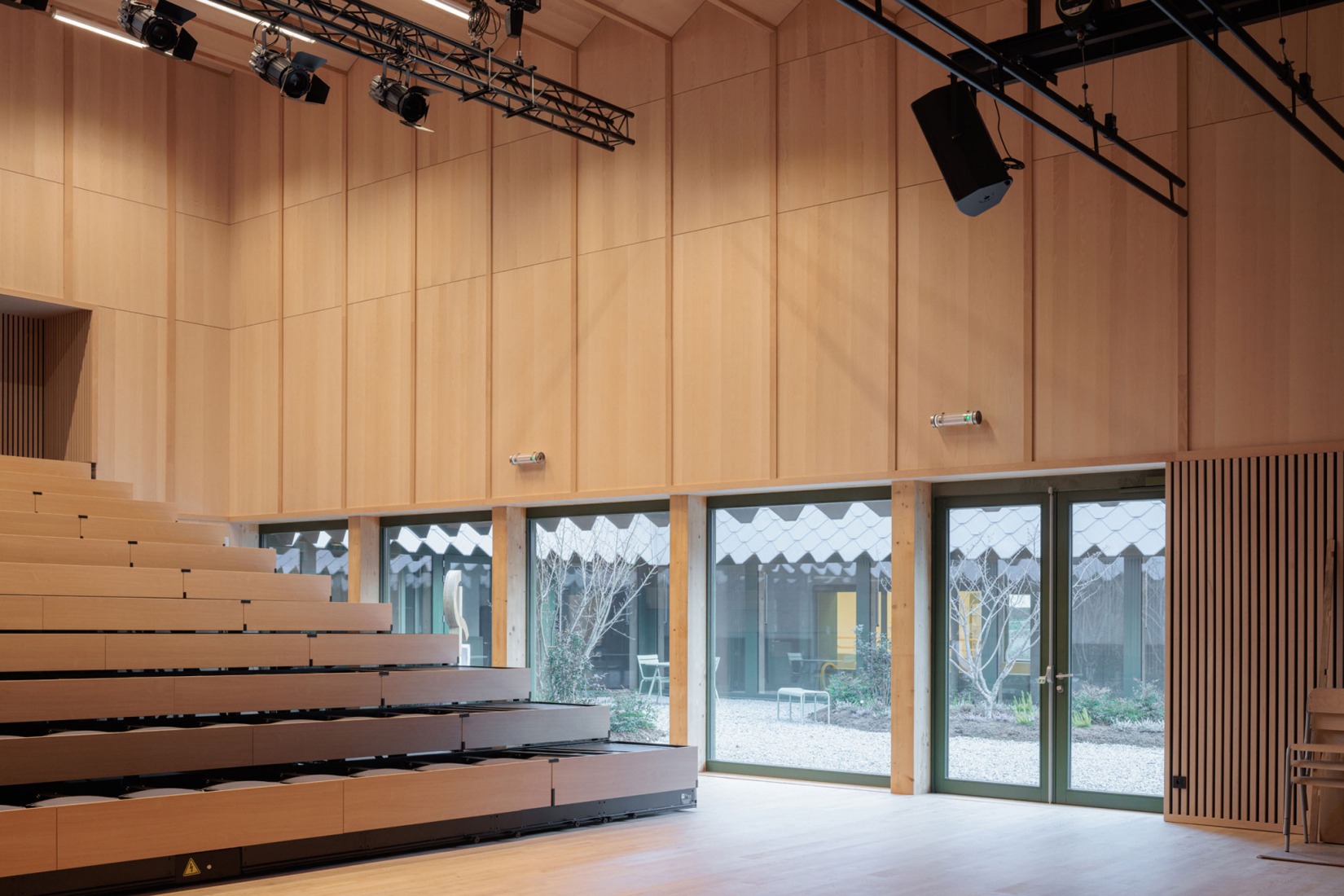 School of music, dance and theater by LINK architectes + DLD architectes. Photograph by Salem Mostefaoui.