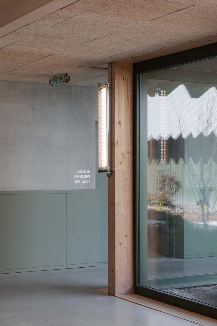 School of music, dance and theater by LINK architectes + DLD architectes. Photograph by Salem Mostefaoui.