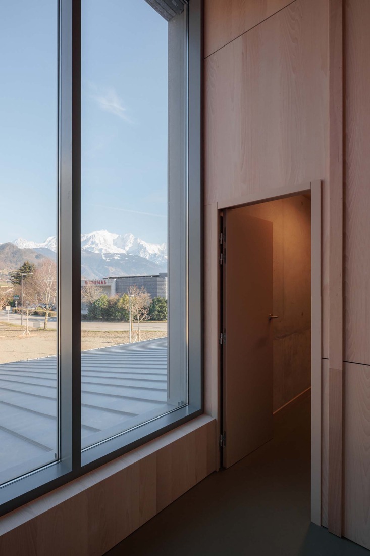 School of music, dance and theater by LINK architectes + DLD architectes. Photograph by Salem Mostefaoui.