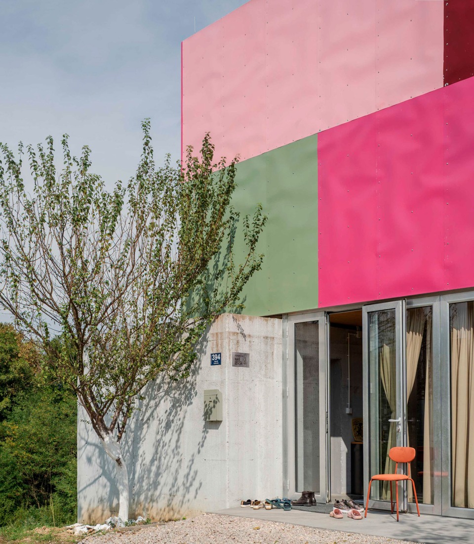 Casa para cinco mujeres por TEN Studio. Fotografía por Miloš Martinović.
