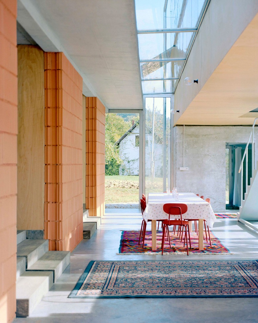 Casa para cinco mujeres por TEN Studio. Fotografía por Maxime Delvaux, Adrien de Hemptinne.