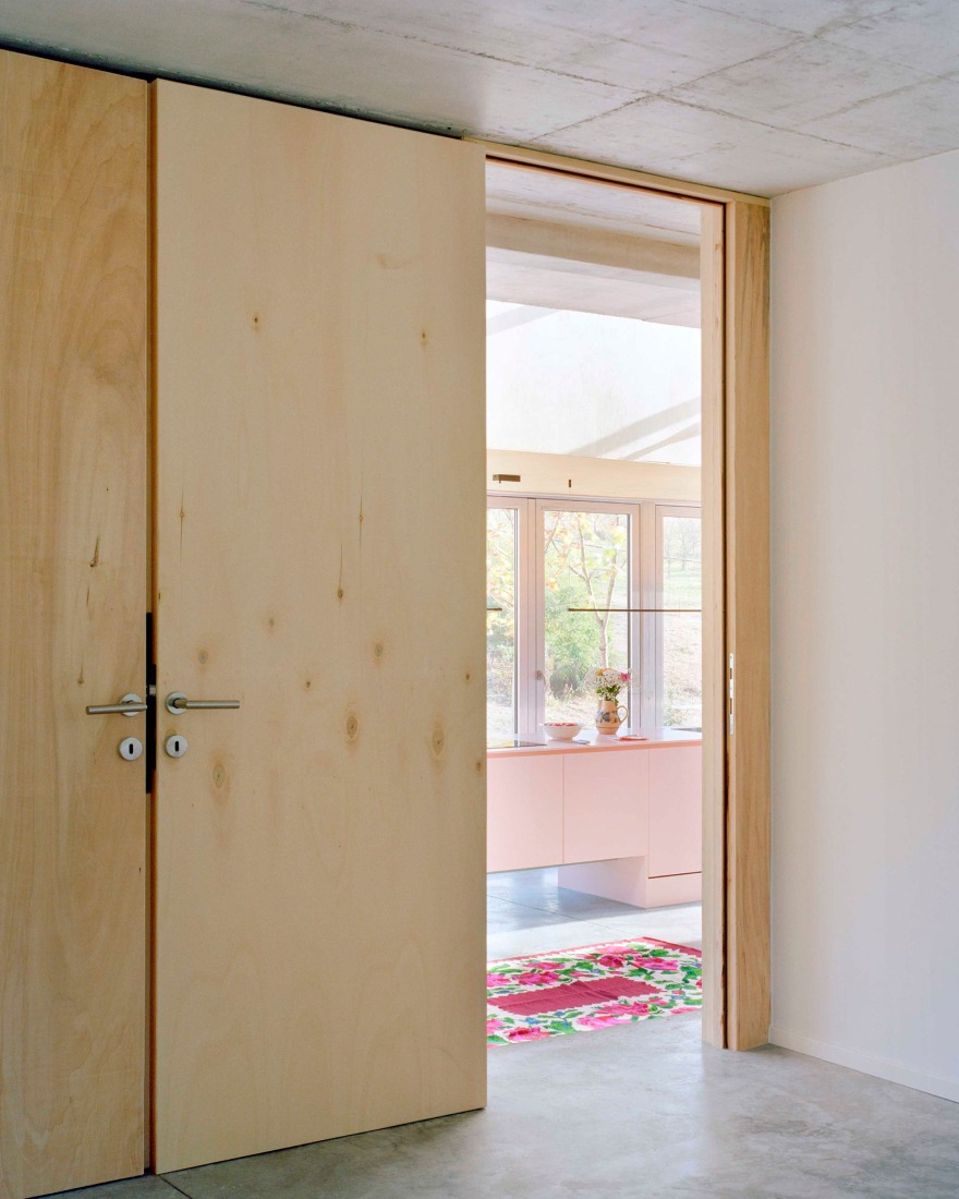 Casa para cinco mujeres por TEN Studio. Fotografía por Maxime Delvaux, Adrien de Hemptinne.