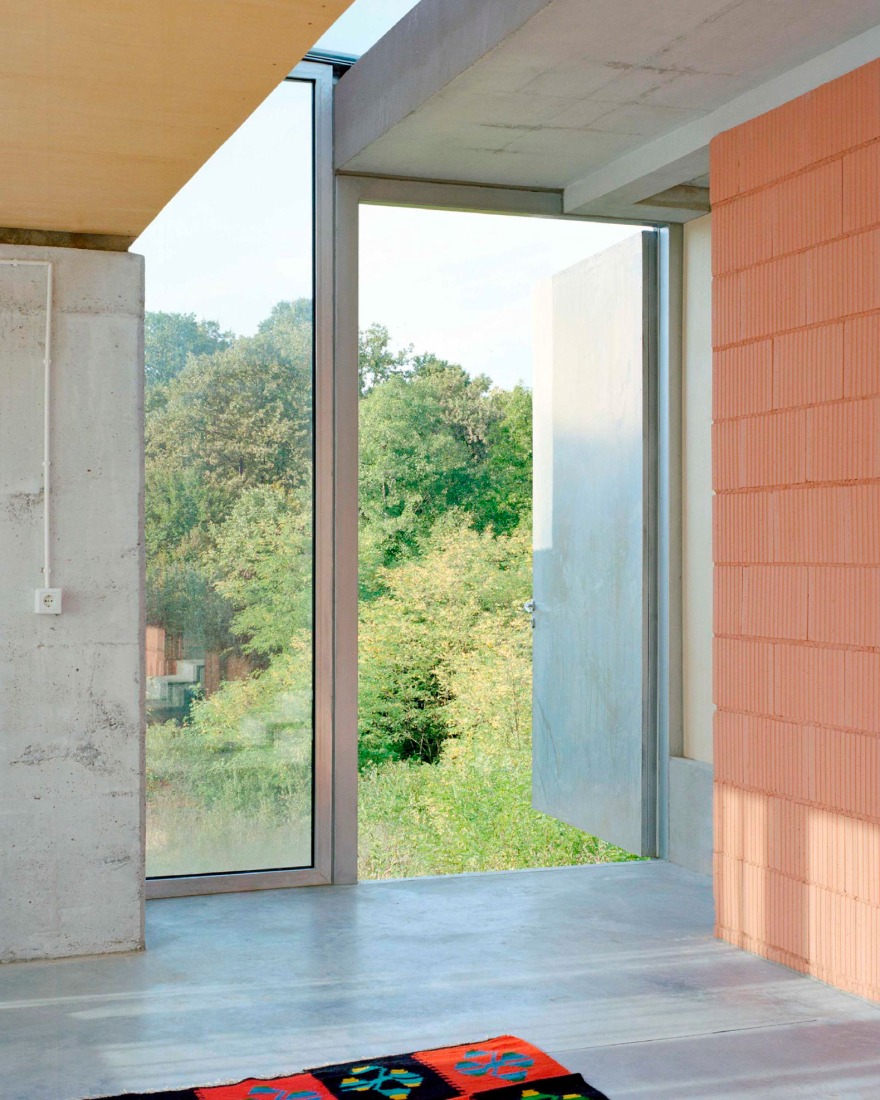 Casa para cinco mujeres por TEN Studio. Fotografía por Maxime Delvaux, Adrien de Hemptinne.