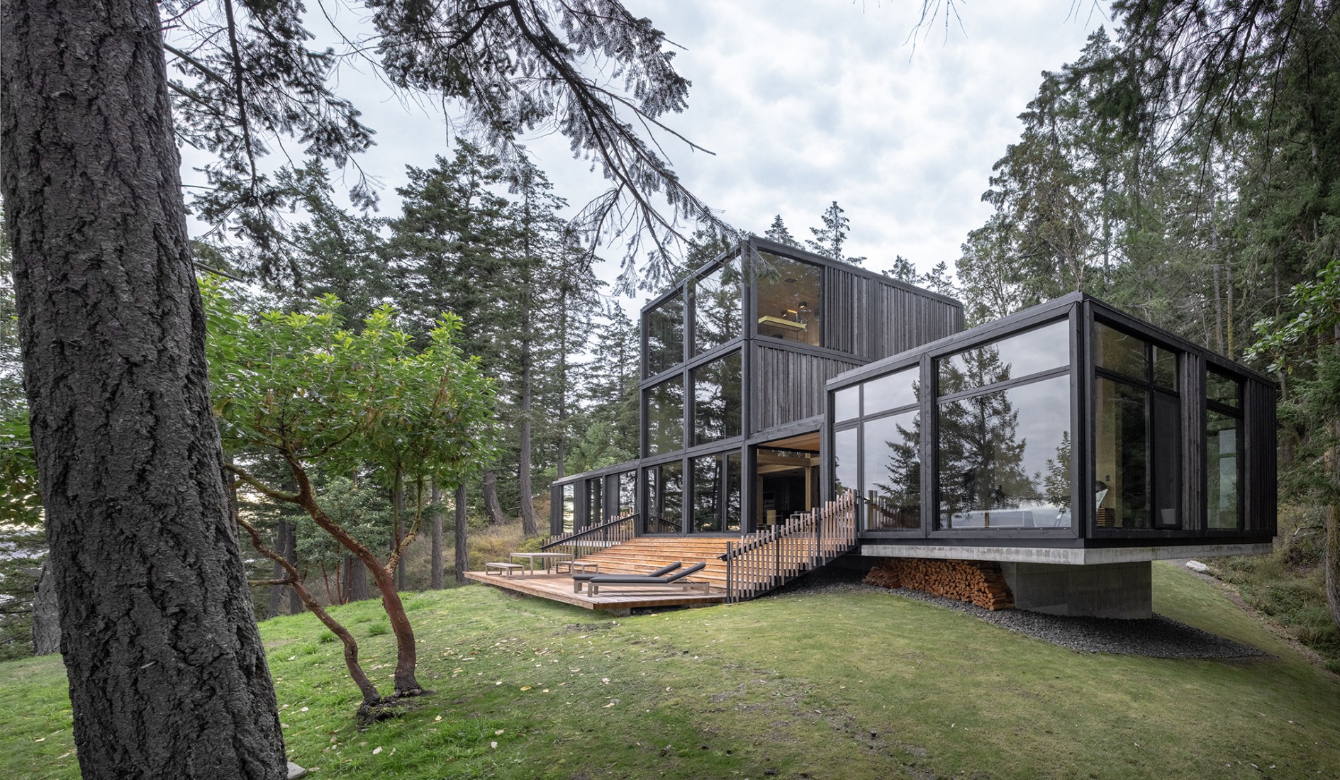 Discovery Bay House by Dekleva Gregoric Architects. Photograph by Flavio Coddou.