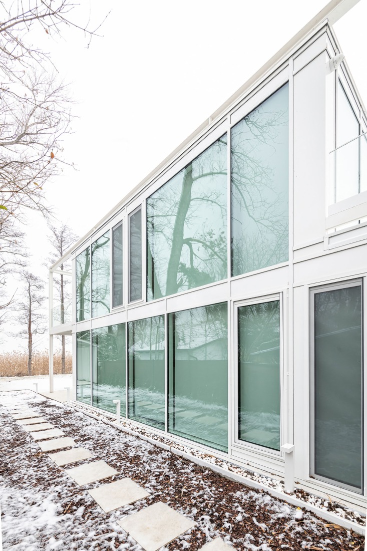 Twin Holiday Home by építész stúdió. Photography by Norbert Juhász.