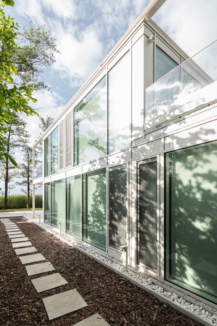 Twin Holiday Home by építész stúdió. Photography by Norbert Juhász.