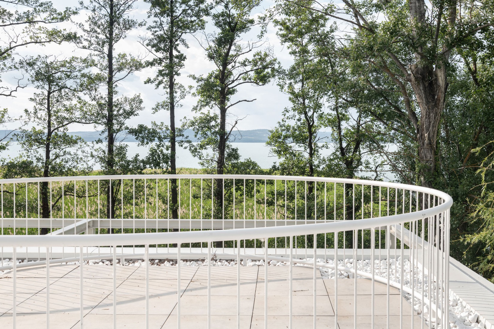 Twin Holiday Home by építész stúdió. Photography by Norbert Juhász.
