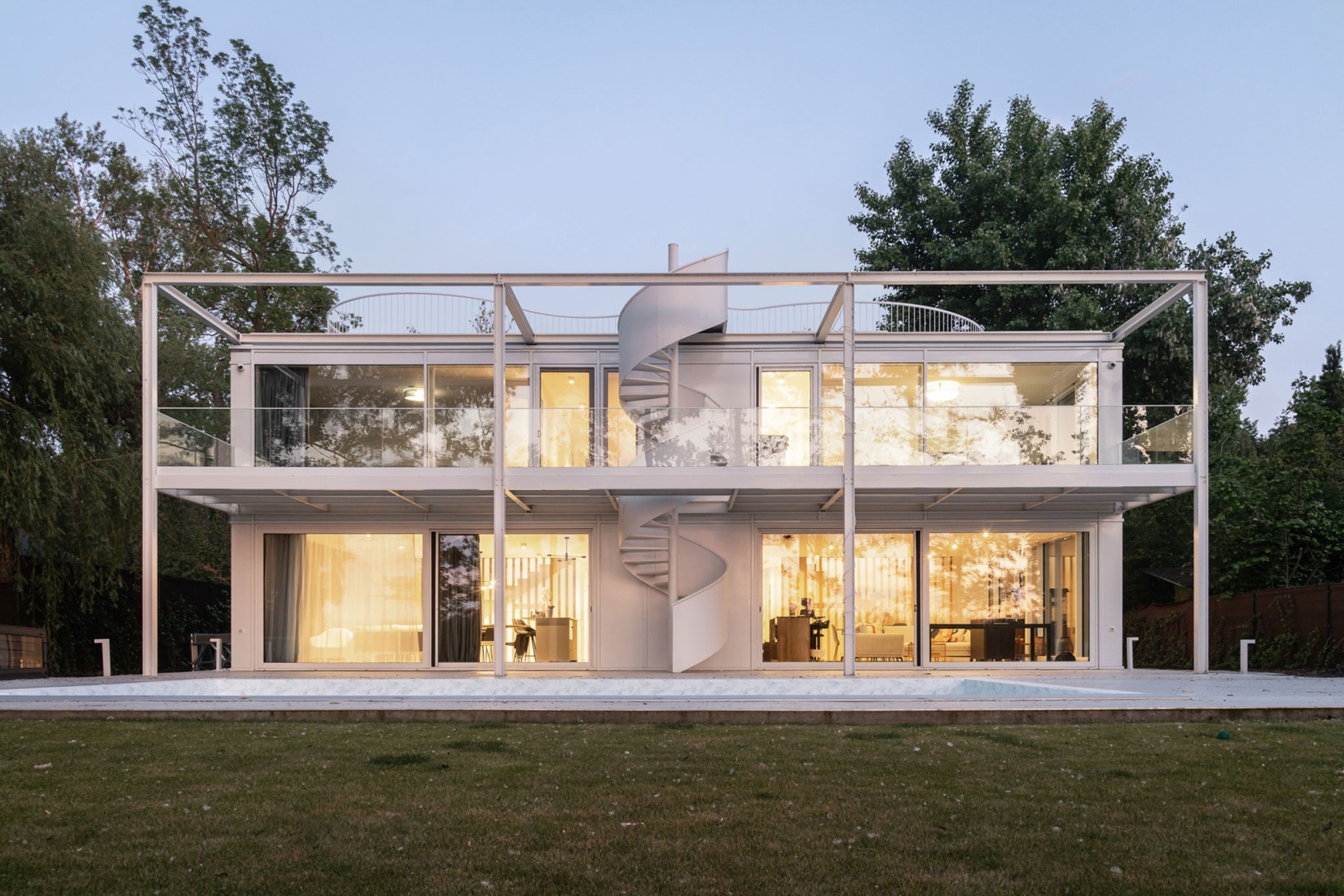 Twin Holiday Home by építész stúdió. Photography by Norbert Juhász.