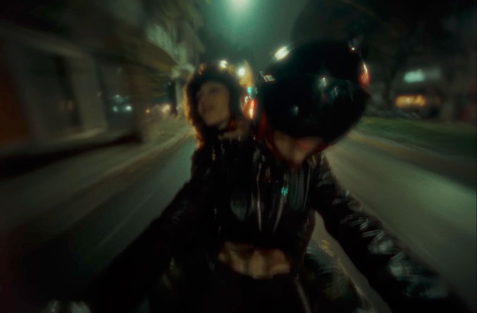 «En la Moto» por Emmanuel Horvilleur y Julián Kartun.