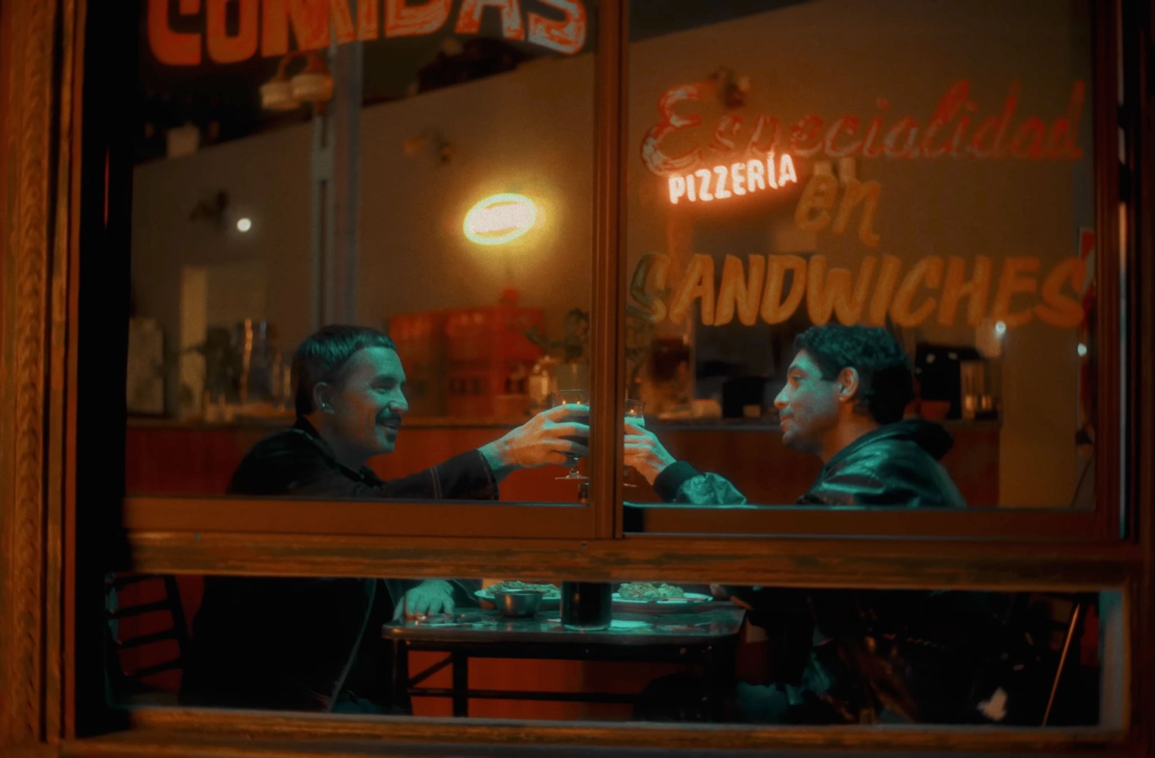 «En la Moto» por Emmanuel Horvilleur y Julián Kartun.