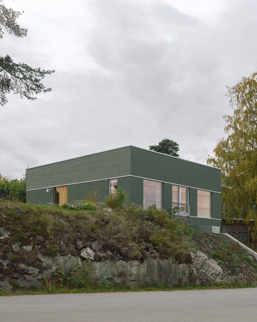 Casa en Nøtterøy por KOHT. Fotografía por Ruben Ratkusic.
