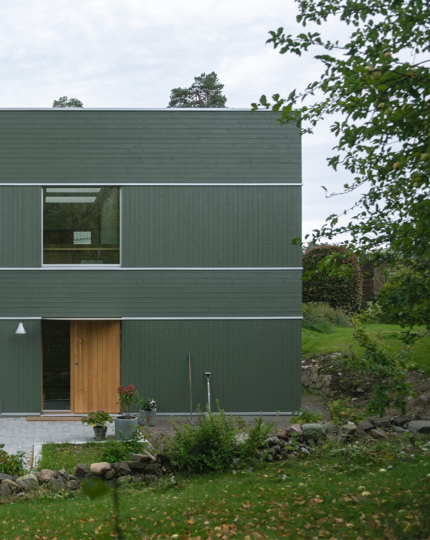 Casa en Nøtterøy por KOHT. Fotografía por Ruben Ratkusic.