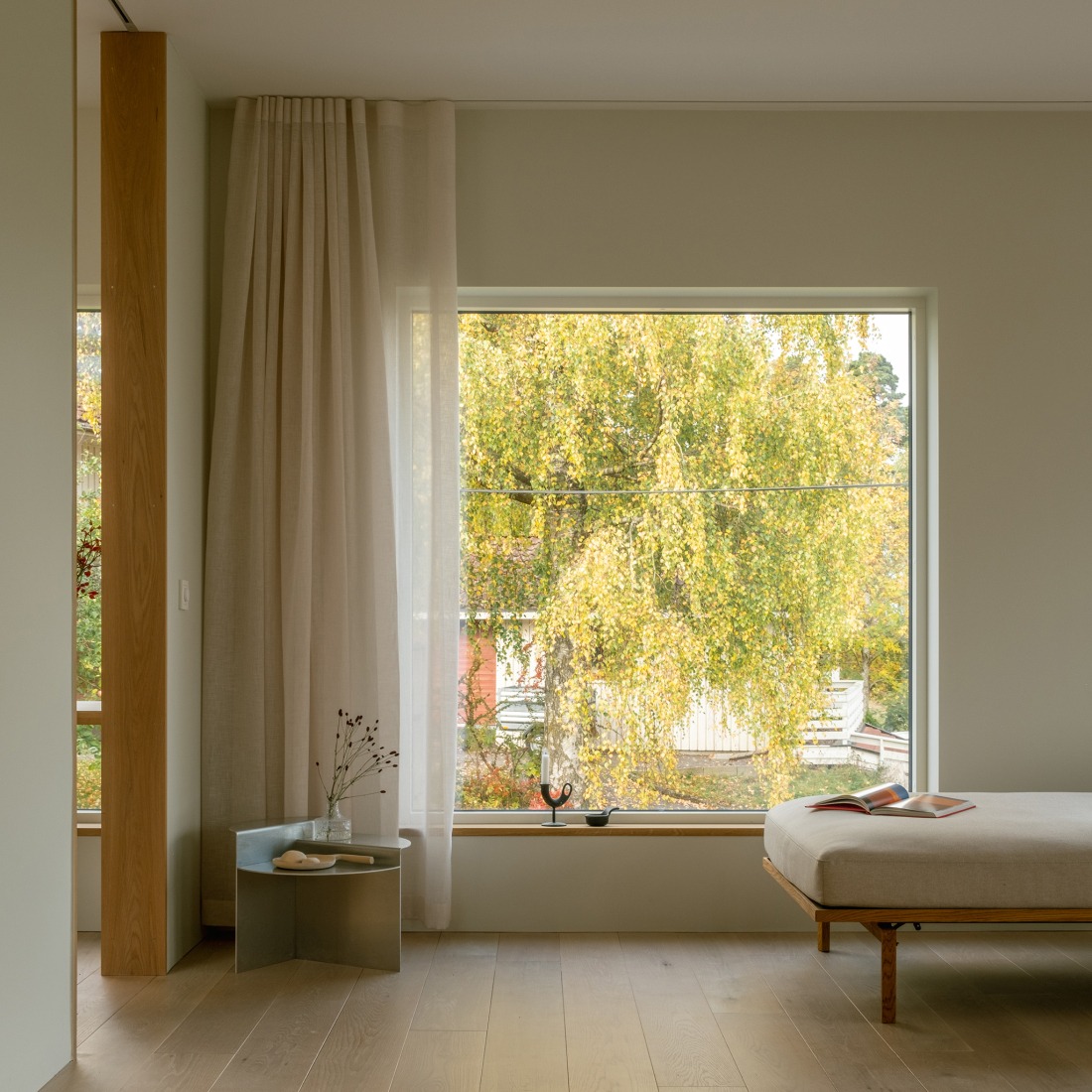 Casa en Nøtterøy por KOHT. Fotografía por Ruben Ratkusic.