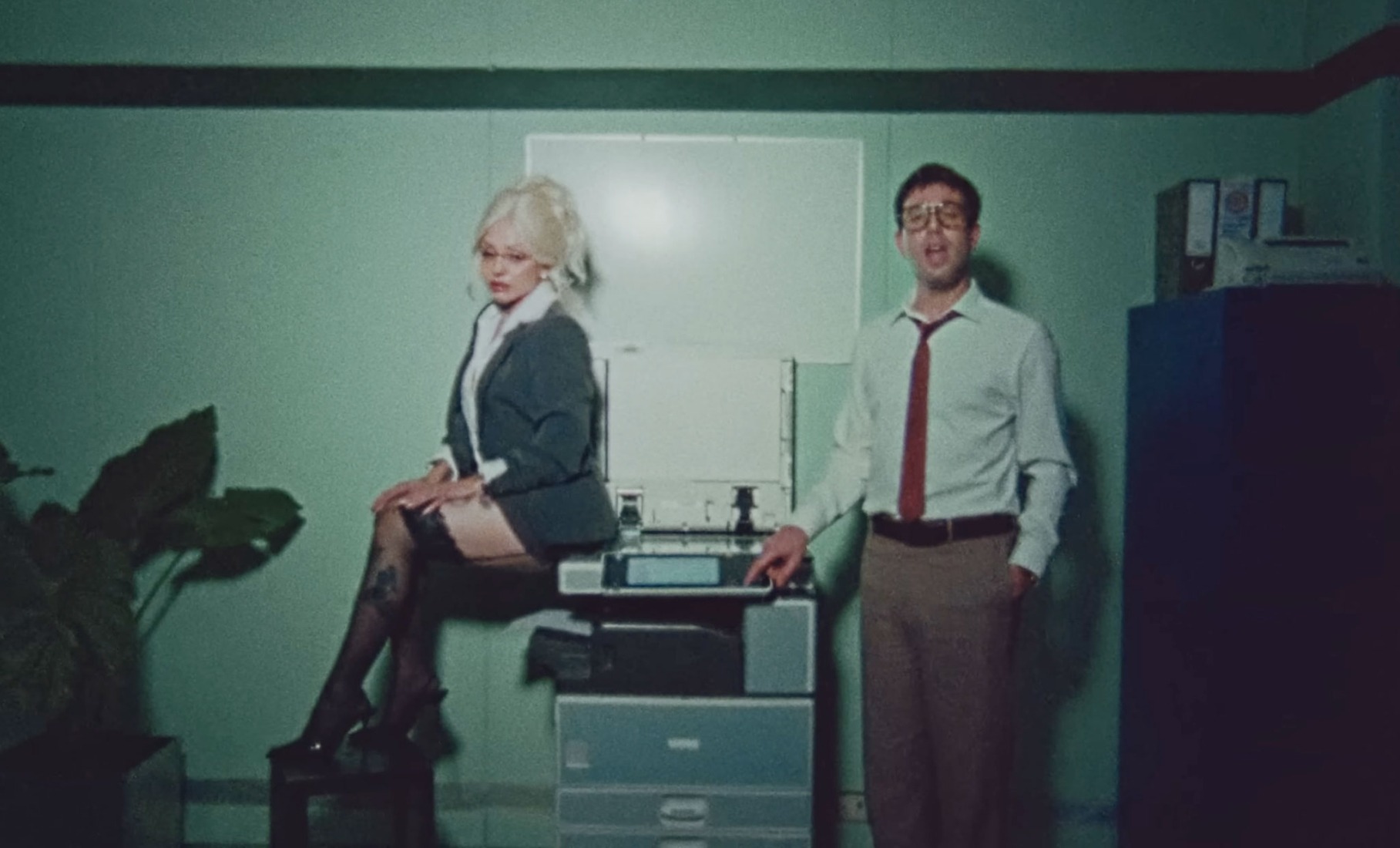 «Esto Es Amor» por Mon Laferte y Conociendo Rusia. «Esto Es Amor» por Mon Laferte y Conociendo Rusia.