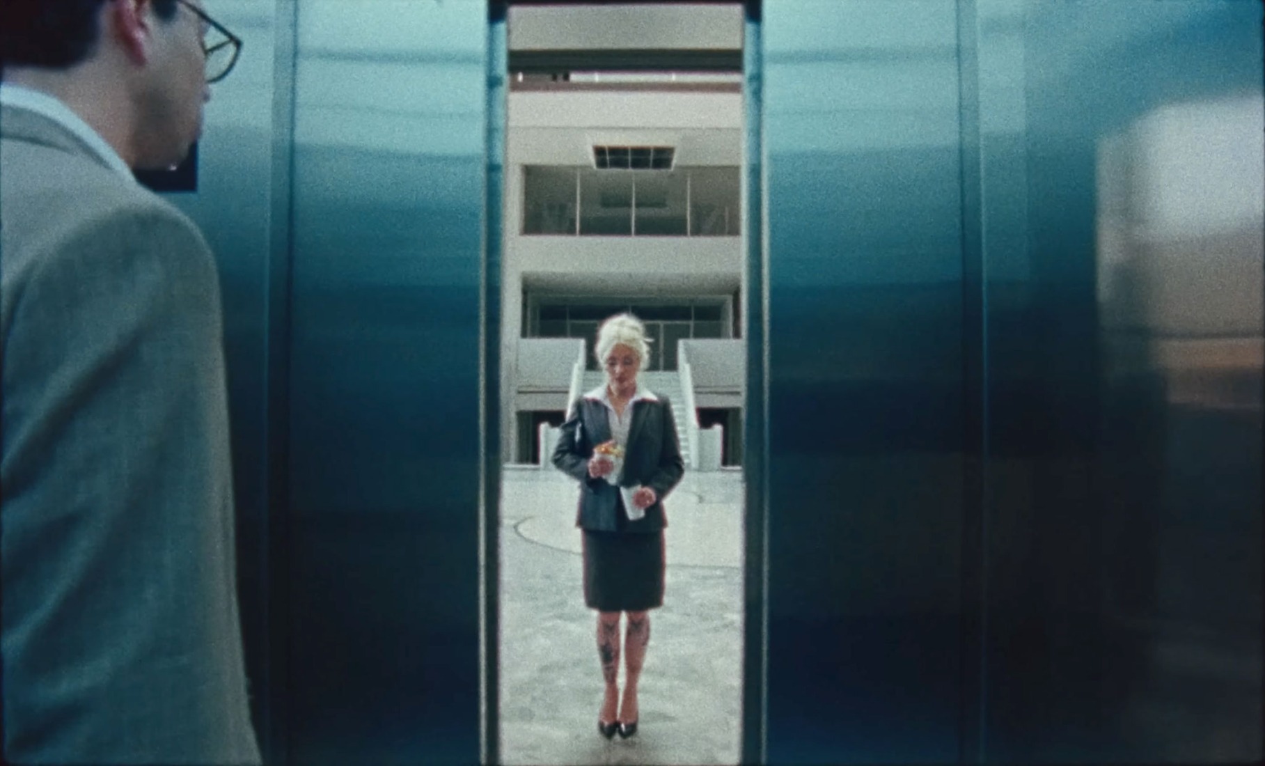 «Esto Es Amor» por Mon Laferte y Conociendo Rusia. «Esto Es Amor» por Mon Laferte y Conociendo Rusia.