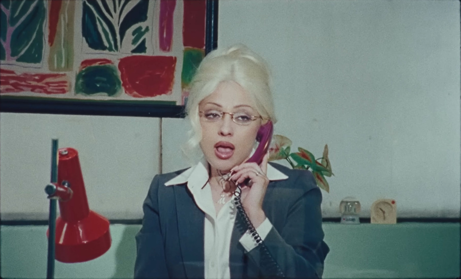 «Esto Es Amor» por Mon Laferte y Conociendo Rusia. «Esto Es Amor» por Mon Laferte y Conociendo Rusia.