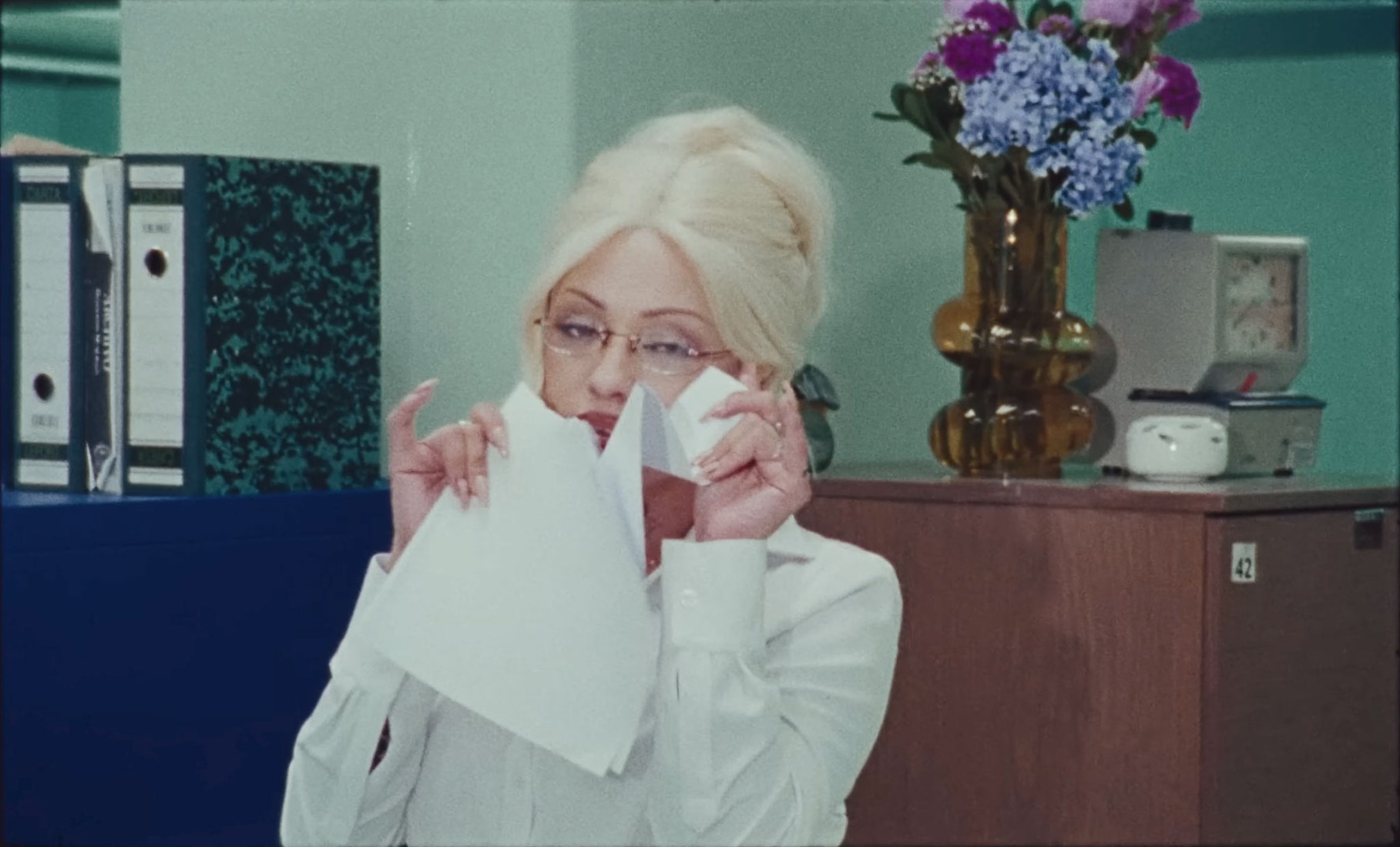 «Esto Es Amor» por Mon Laferte y Conociendo Rusia. «Esto Es Amor» por Mon Laferte y Conociendo Rusia.