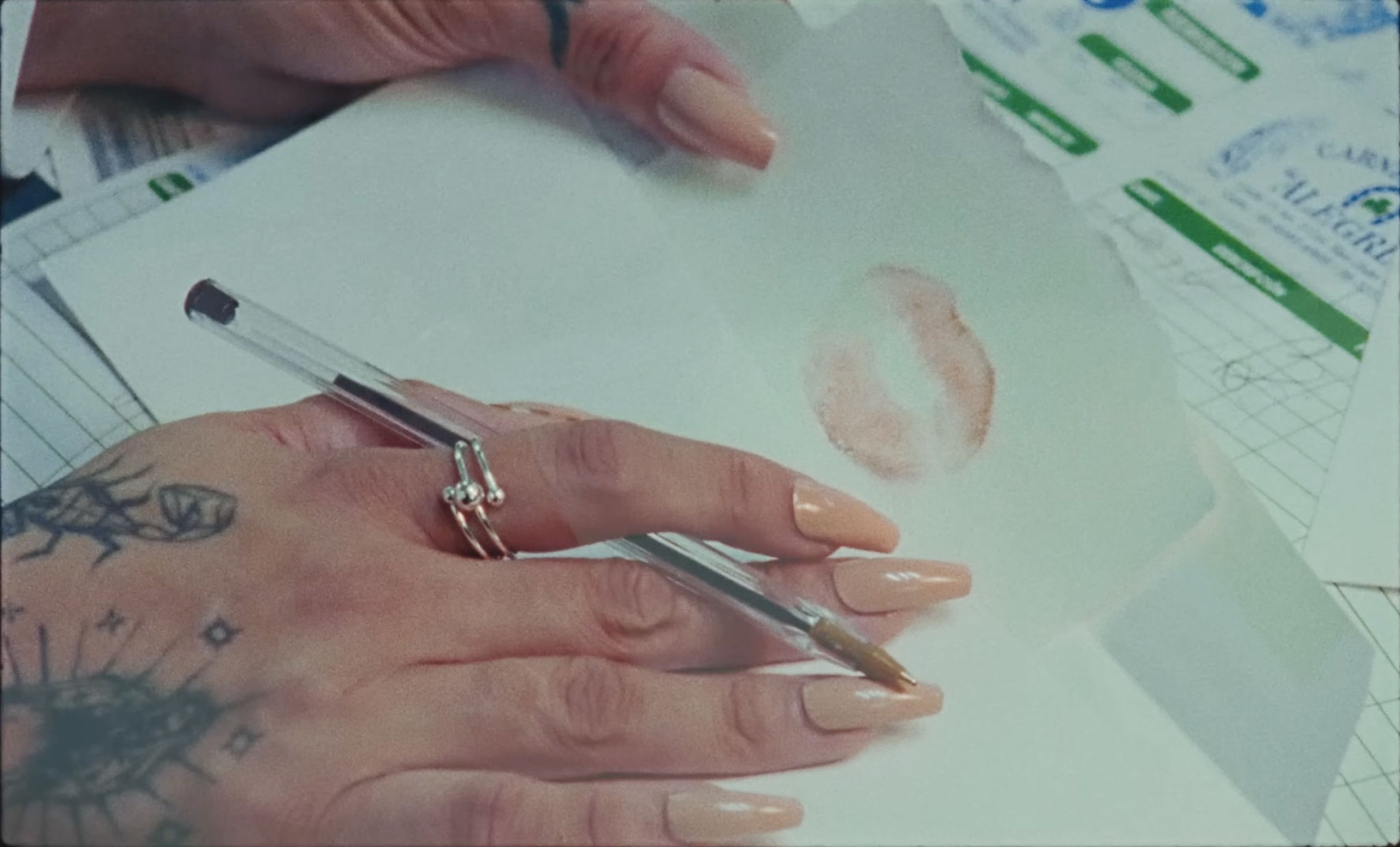 «Esto Es Amor» por Mon Laferte y Conociendo Rusia. «Esto Es Amor» por Mon Laferte y Conociendo Rusia.